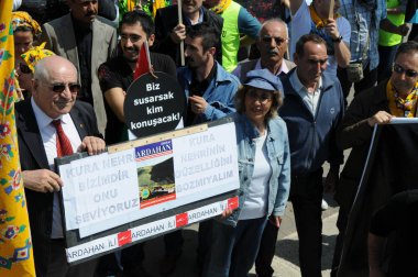 25 Nisan 2010 İstanbulturkey.Protestocular hidroelektrik santrallerine karşı mücadele ediyor.