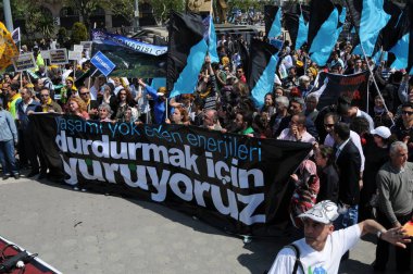 25 Nisan 2010 İstanbulturkey.Protestocular hidroelektrik santrallerine karşı mücadele ediyor.