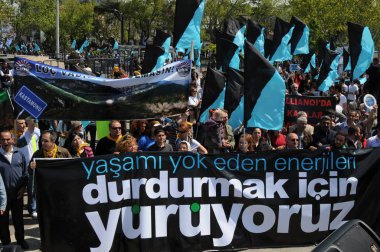 25 Nisan 2010 İstanbulturkey.Protestocular hidroelektrik santrallerine karşı mücadele ediyor.