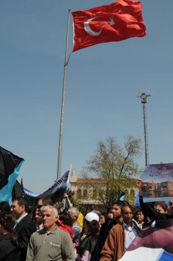 25 Nisan 2010 İstanbulturkey.Protestocular hidroelektrik santrallerine karşı mücadele ediyor.
