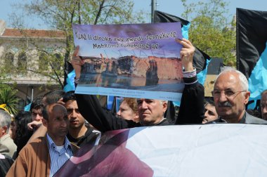 25 Nisan 2010 İstanbulturkey.Protestocular hidroelektrik santrallerine karşı mücadele ediyor.