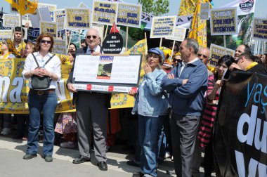 25 Nisan 2010 İstanbulturkey.Protestocular hidroelektrik santrallerine karşı mücadele ediyor.