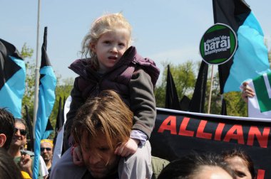 25 Nisan 2010 İstanbulturkey.Protestocular hidroelektrik santrallerine karşı mücadele ediyor.