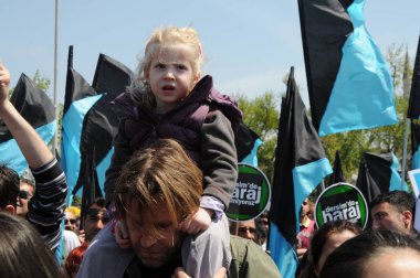 25 Nisan 2010 İstanbulturkey.Protestocular hidroelektrik santrallerine karşı mücadele ediyor.