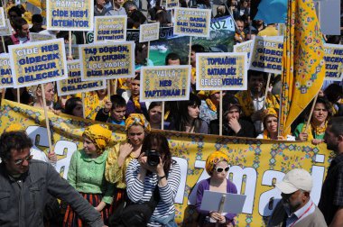 25 Nisan 2010 İstanbulturkey.Protestocular hidroelektrik santrallerine karşı mücadele ediyor.