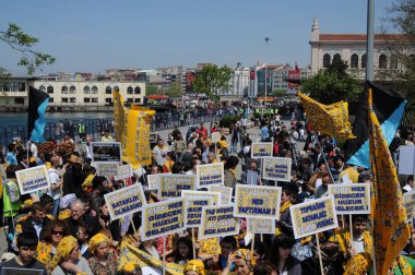 25 Nisan 2010 İstanbulturkey.Protestocular hidroelektrik santrallerine karşı mücadele ediyor.