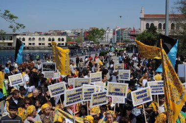 25 Nisan 2010 İstanbulturkey.Protestocular hidroelektrik santrallerine karşı mücadele ediyor.