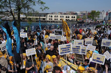 25 Nisan 2010 İstanbulturkey.Protestocular hidroelektrik santrallerine karşı mücadele ediyor.