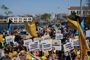 25 Nisan 2010 İstanbulturkey.Protestocular hidroelektrik santrallerine karşı mücadele ediyor.