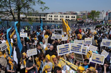 25 Nisan 2010 İstanbulturkey.Protestocular hidroelektrik santrallerine karşı mücadele ediyor.