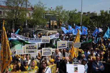 25 Nisan 2010 İstanbulturkey.Protestocular hidroelektrik santrallerine karşı mücadele ediyor.
