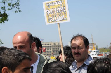 25 Nisan 2010 İstanbulturkey.Protestocular hidroelektrik santrallerine karşı mücadele ediyor.