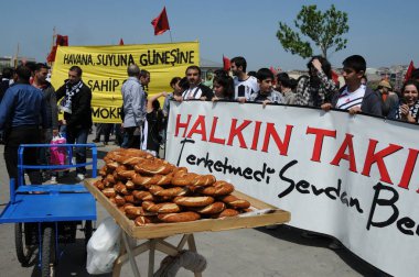 25 Nisan 2010 İstanbulturkey.Protestocular hidroelektrik santrallerine karşı mücadele ediyor.