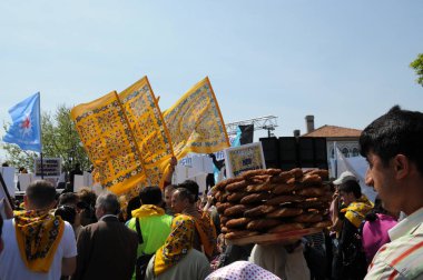 25 Nisan 2010 İstanbulturkey.Protestocular hidroelektrik santrallerine karşı mücadele ediyor.