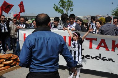 25 Nisan 2010 İstanbulturkey.Protestocular hidroelektrik santrallerine karşı mücadele ediyor.