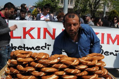 25 Nisan 2010 İstanbulturkey.Protestocular hidroelektrik santrallerine karşı mücadele ediyor.