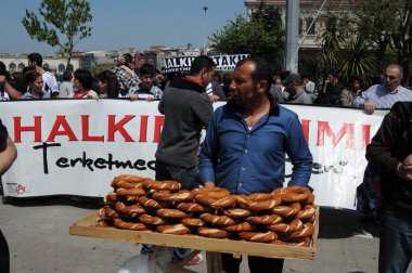 25 Nisan 2010 İstanbulturkey.Protestocular hidroelektrik santrallerine karşı mücadele ediyor.
