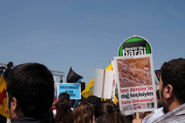 25 Nisan 2010 İstanbulturkey.Protestocular hidroelektrik santrallerine karşı mücadele ediyor.