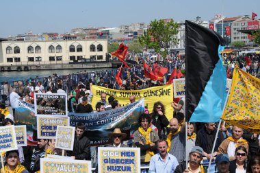 25 Nisan 2010 İstanbulturkey.Protestocular hidroelektrik santrallerine karşı mücadele ediyor.