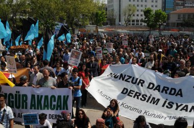 25 Nisan 2010 İstanbulturkey.Protestocular hidroelektrik santrallerine karşı mücadele ediyor.