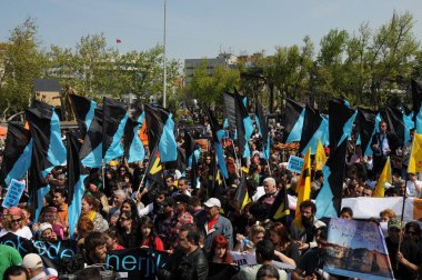 25 Nisan 2010 İstanbulturkey.Protestocular hidroelektrik santrallerine karşı mücadele ediyor.