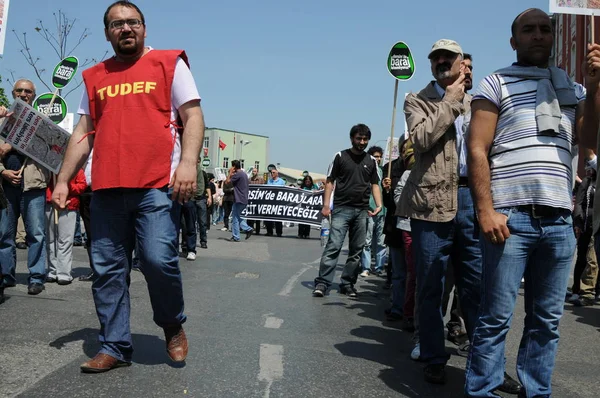 25 Nisan 2010 İstanbulturkey.Protestocular hidroelektrik santrallerine karşı mücadele ediyor.