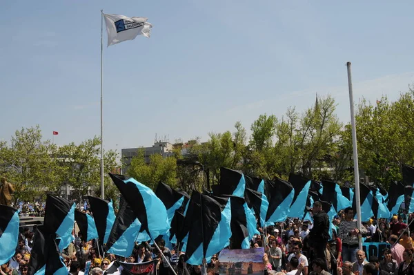 25 Nisan 2010 İstanbulturkey.Protestocular hidroelektrik santrallerine karşı mücadele ediyor.