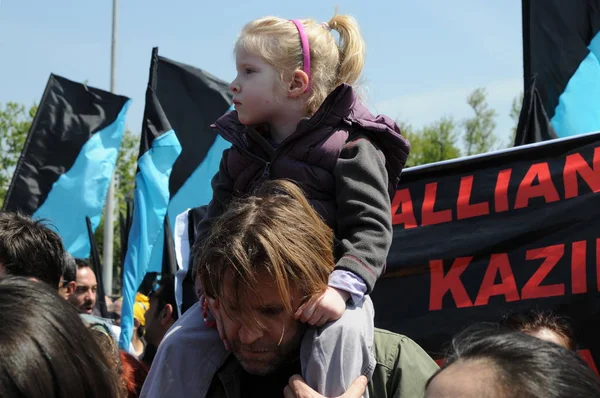 25 Nisan 2010 İstanbulturkey.Protestocular hidroelektrik santrallerine karşı mücadele ediyor.