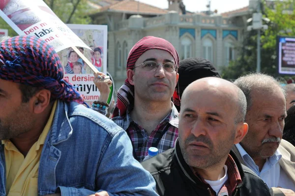 25 Nisan 2010 İstanbulturkey.Protestocular hidroelektrik santrallerine karşı mücadele ediyor.