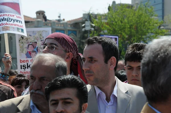 April 2010 Istanbulturkey Demonstranten Worstelen Tegen Waterkrachtcentrales — Stockfoto