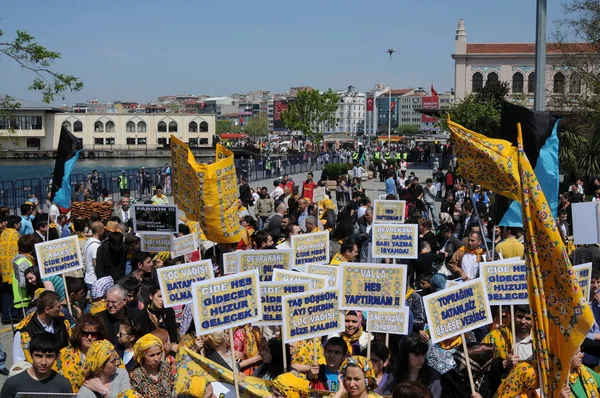 25 Nisan 2010 İstanbulturkey.Protestocular hidroelektrik santrallerine karşı mücadele ediyor.