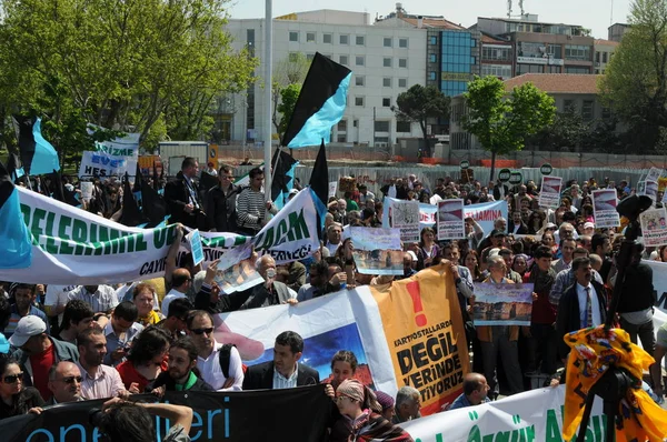 Nisan 2010 Stanbulturkey Protestocular Hidroelektrik Santrallerine Karşı Mücadele Ediyor — Stok fotoğraf