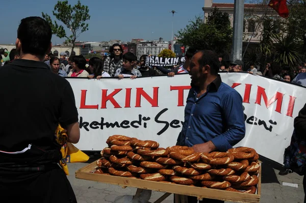 April 2010 Istanbulturkey Demonstranten Worstelen Tegen Waterkrachtcentrales — Stockfoto