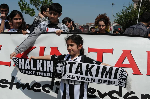 25 Nisan 2010 İstanbulturkey.Protestocular hidroelektrik santrallerine karşı mücadele ediyor.