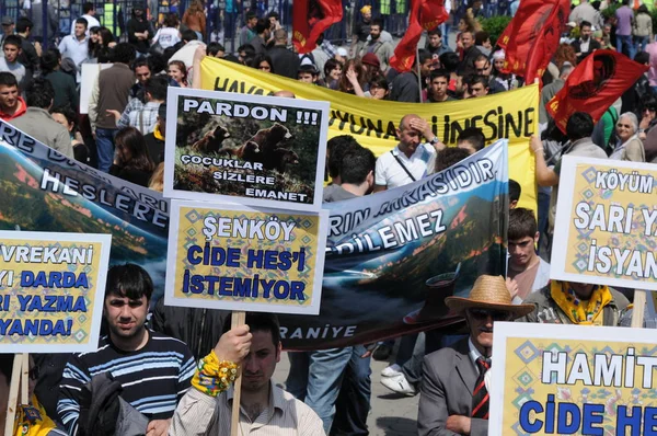 Április 2010 Istanbulturkey Tüntetők Küzdelme Hidroerőművek Ellen — Stock Fotó