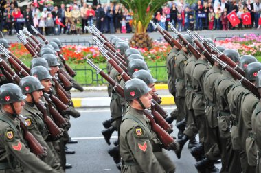 29 Ekim 2009 İstanbul.Türkiye her yıl 29 Ekim'de Cumhuriyet Bayramı'nı veya Cumhuriyet Bayramı'nı kutluyor. Bu gün, Türkiye'nin bağımsızlığının ilanının yıldönümü.