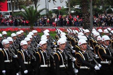 29 Ekim 2009 İstanbul.Türkiye her yıl 29 Ekim'de Cumhuriyet Bayramı'nı veya Cumhuriyet Bayramı'nı kutluyor. Bu gün, Türkiye'nin bağımsızlığının ilanının yıldönümü.