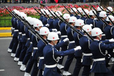 29 Ekim 2009 İstanbul.Türkiye her yıl 29 Ekim'de Cumhuriyet Bayramı'nı veya Cumhuriyet Bayramı'nı kutluyor. Bu gün, Türkiye'nin bağımsızlığının ilanının yıldönümü.