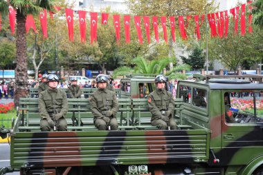 29 Ekim 2009 İstanbul.Türkiye her yıl 29 Ekim'de Cumhuriyet Bayramı'nı veya Cumhuriyet Bayramı'nı kutluyor. Bu gün, Türkiye'nin bağımsızlığının ilanının yıldönümü.