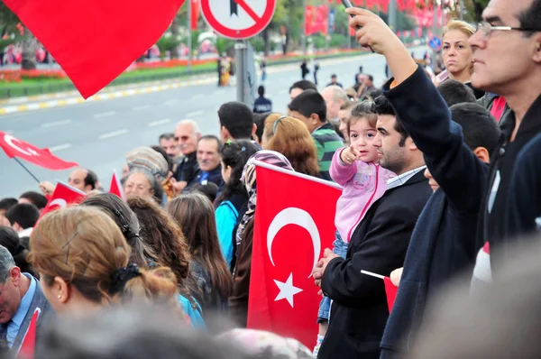 29 Ekim 2009 İstanbul.Türkiye her yıl 29 Ekim'de Cumhuriyet Bayramı'nı veya Cumhuriyet Bayramı'nı kutluyor. Bu gün, Türkiye'nin bağımsızlığının ilanının yıldönümü.