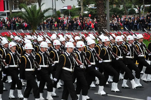 29 Ekim 2009 İstanbul.Türkiye her yıl 29 Ekim'de Cumhuriyet Bayramı'nı veya Cumhuriyet Bayramı'nı kutluyor. Bu gün, Türkiye'nin bağımsızlığının ilanının yıldönümü.