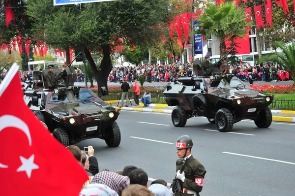 29 Ekim 2009 İstanbul.Türkiye her yıl 29 Ekim'de Cumhuriyet Bayramı'nı veya Cumhuriyet Bayramı'nı kutluyor. Bu gün, Türkiye'nin bağımsızlığının ilanının yıldönümü.