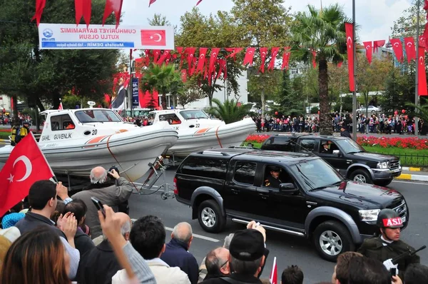 29 Ekim 2009 İstanbul.Türkiye her yıl 29 Ekim'de Cumhuriyet Bayramı'nı veya Cumhuriyet Bayramı'nı kutluyor. Bu gün, Türkiye'nin bağımsızlığının ilanının yıldönümü.