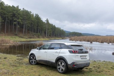 Suv Peugeot 3008 yaylada.