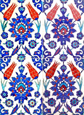 Eski Osmanlı döneminden İznik çinisi. Çiniler, imparatorluğun her yerinden İstanbul'a ve İznik'e getirilen nakkaş denilen usta zanaatkarlar tarafından dekore edilmiştir.