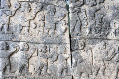 Karatepe-Aslantasopen-Air Museum (Türkçe: Karatepe-Aslantas Acikk Hava Muzesi) Osmaniye ilinin açık hava müzesi.. 