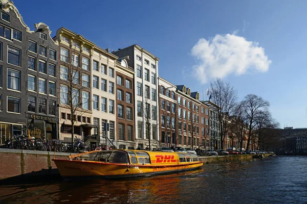 13 Şubat 2013 Amsterdam.Amsterdam, Hollanda'nın başkenti ve en kalabalık belediyesidir..
