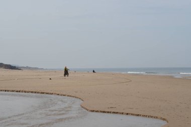 Kumlu plajda Motobike binici.