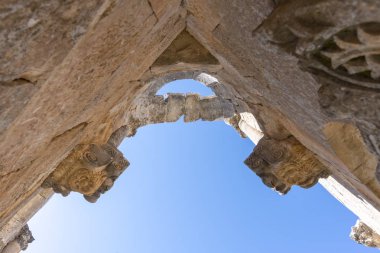 Alahan Manastırı, Anadolu'nun güneyinde, Küçük Asya'nın Mut ilçesinde, Isauria dağlarında bulunan beşinci yüzyıl yapılarından oluşan bir komplekstir..