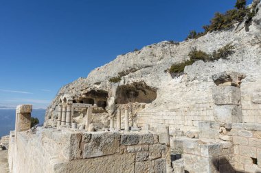 Alahan Manastırı, Anadolu'nun güneyinde, Küçük Asya'nın Mut ilçesinde, Isauria dağlarında bulunan beşinci yüzyıl yapılarından oluşan bir komplekstir..
